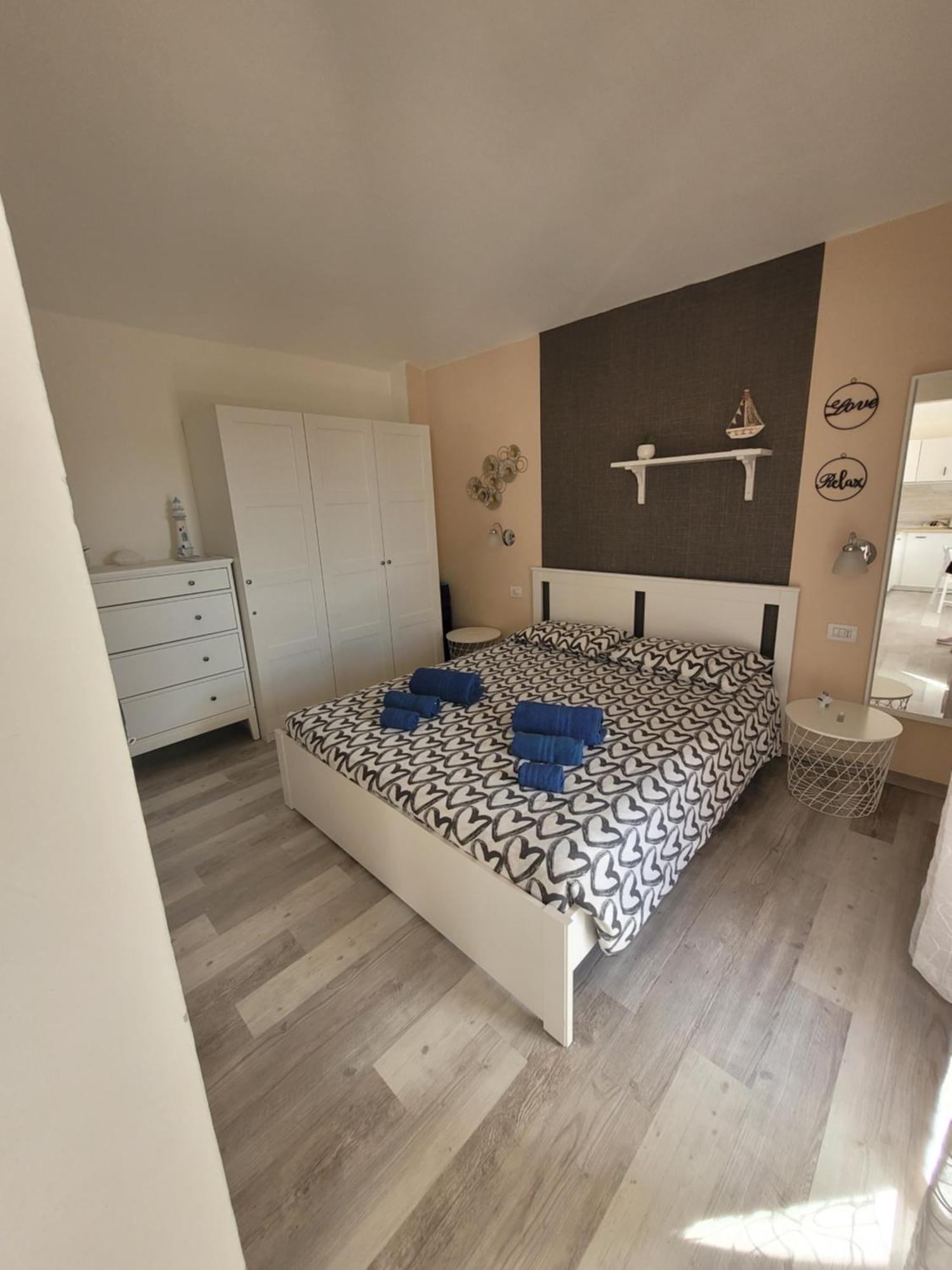 Surf House Mirice Apartment Vignola Mare Екстериор снимка
